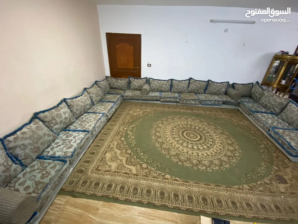اثاث فخم للبيع اكثر من طقم موجود بل صور
