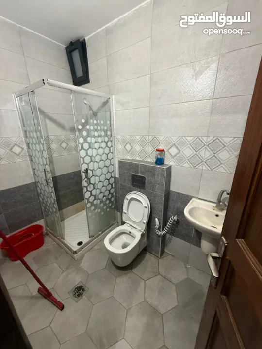 شقه نظام استوديو مفروش للايجار في الطيرة خلف مطعم لازورد 1800ش الايجار دون وسيط مباشرة