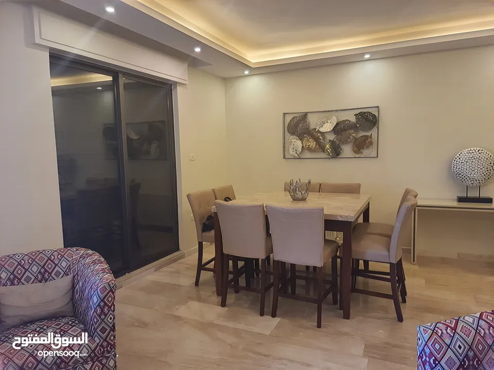 مستعجل - شقة مميزة للبيع 160 متر مع روف 55 متر حي الكرسي عمر البناء 10 سنوات