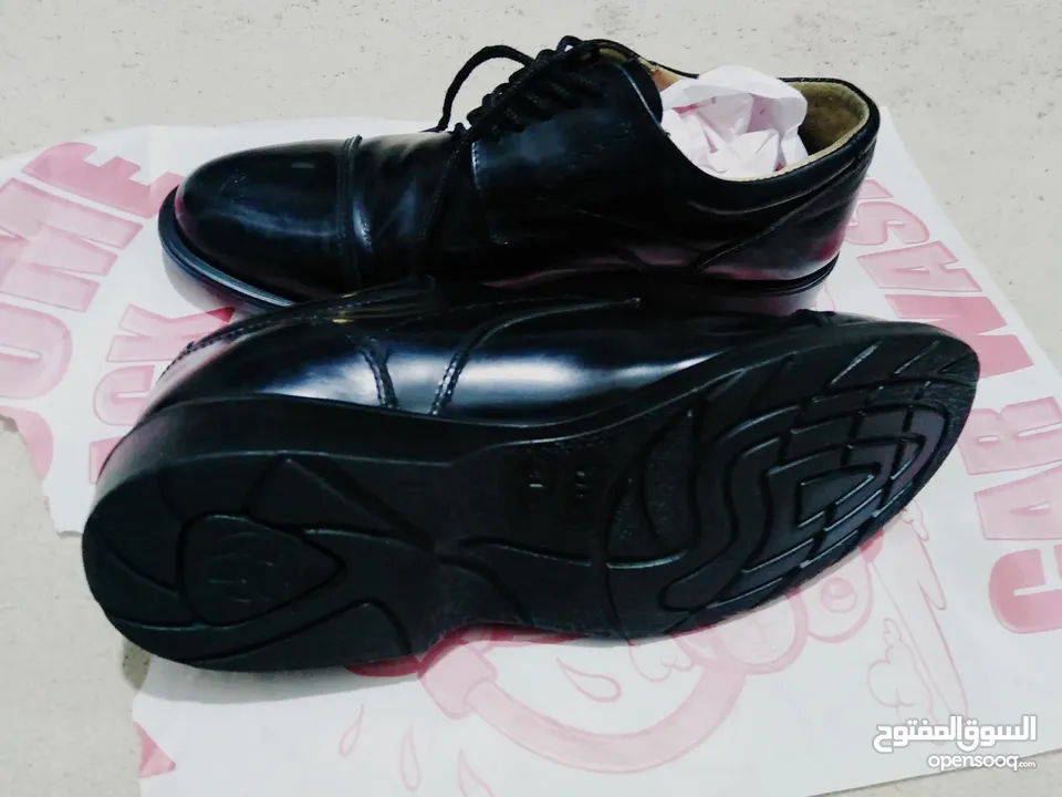 بنصف السعر حذاء تركي جلد طبيعي اصلي مخيط  نعل مريح  مقاس 41 ملبوس فقط للتجريب و البيع  لانوطلع صغير