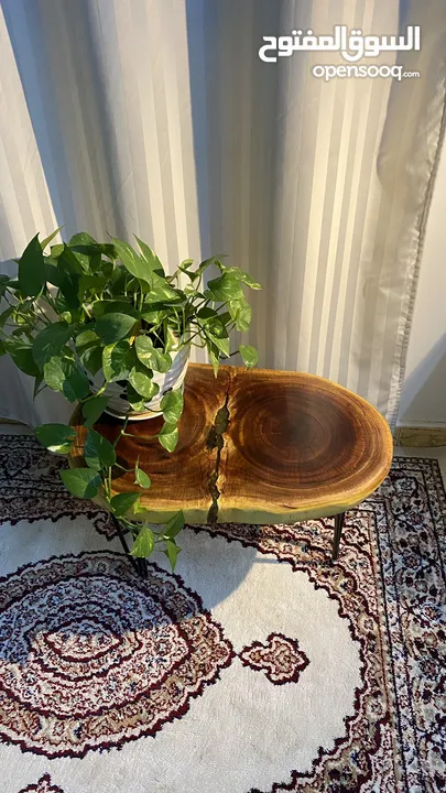 طاولات خشبيه