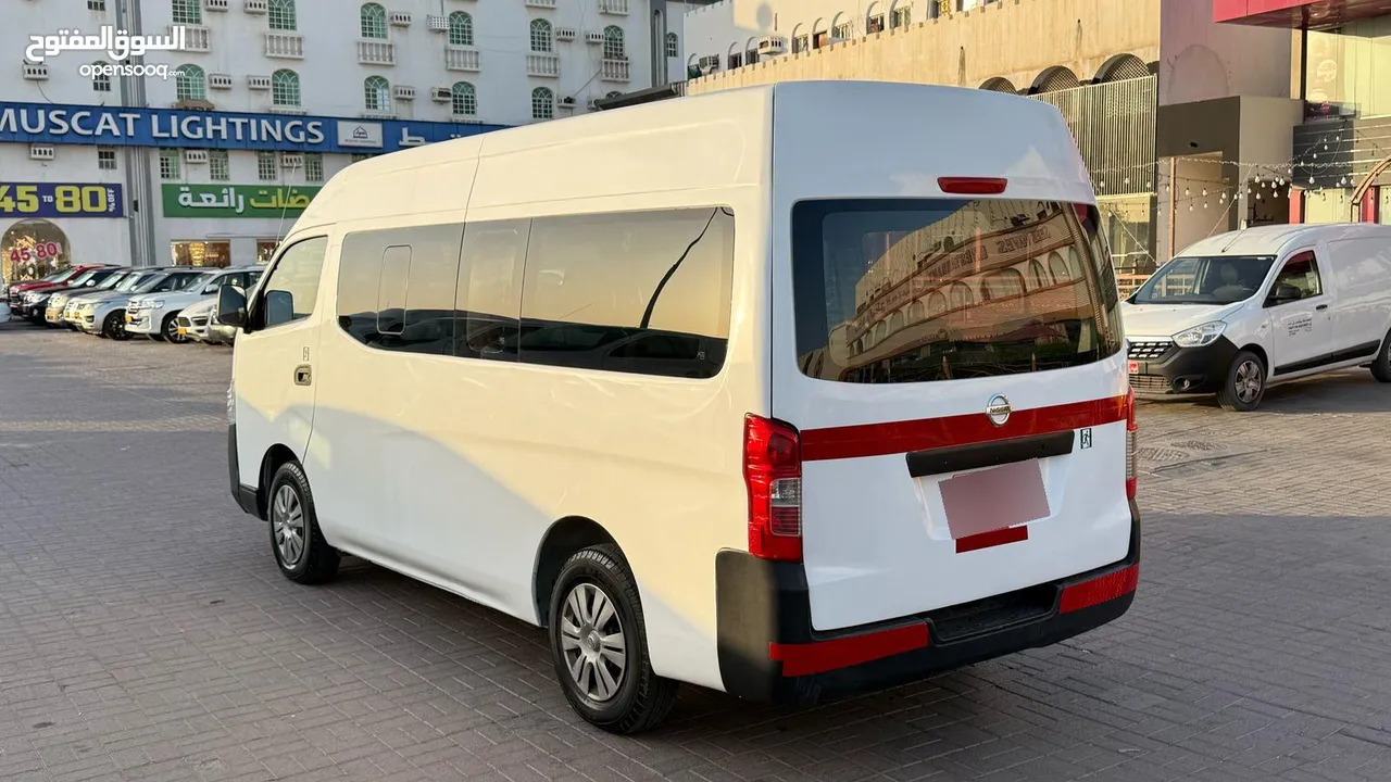 Nissan urvan 2022 passenger van high roof 2.4 manual.. 30k kilometers driven