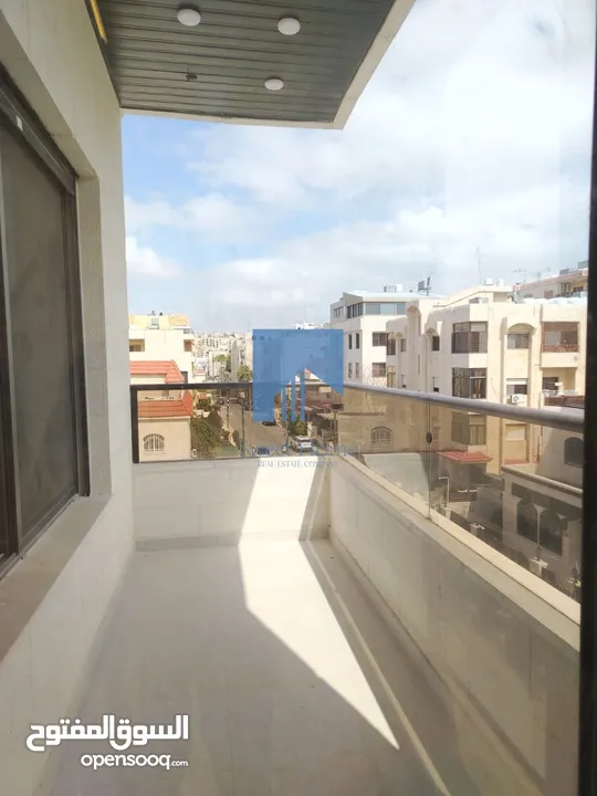 شقة فاخرة للبيع في أم أذينة طابق ثالث 180م مع روف 125م دوبلكس تشطيب سوبر ديلوكس لم تسكن
