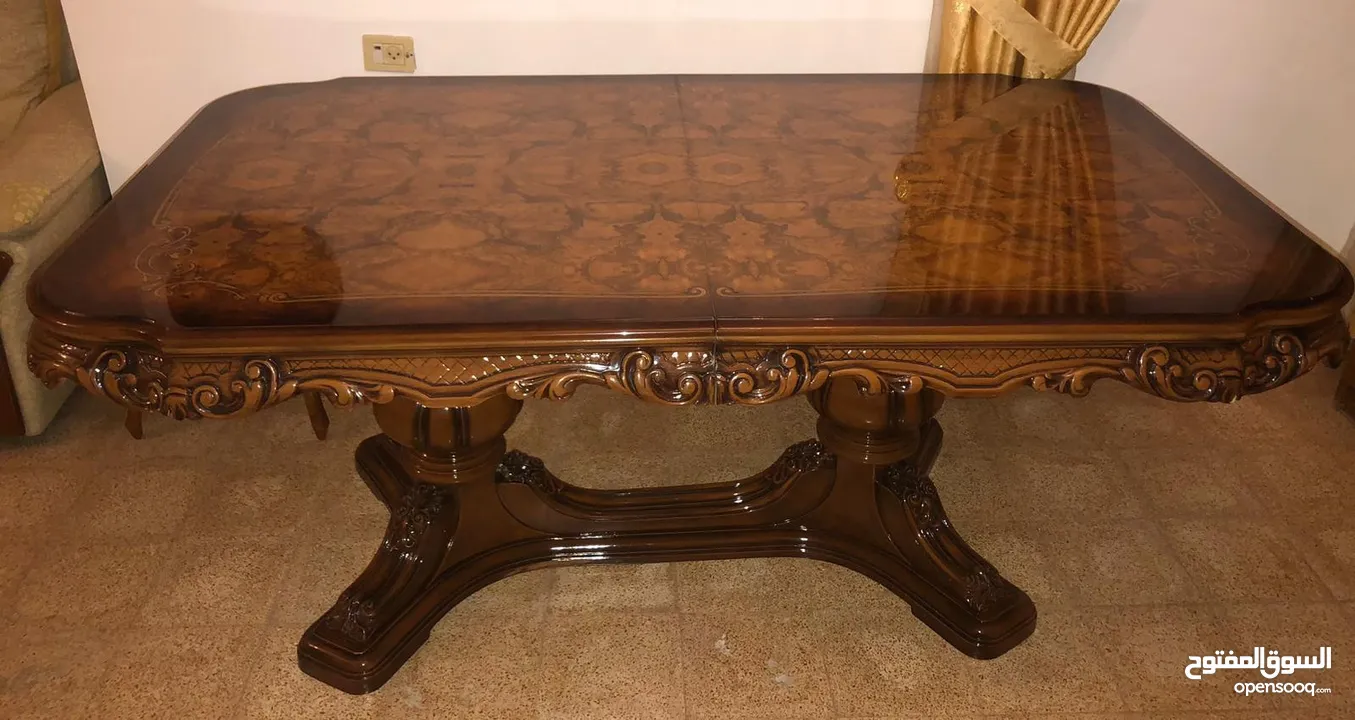 للبيع طاولة سفرة (1) و طاولة سفرة طول (1) و طاولة سفرة مربع (2)