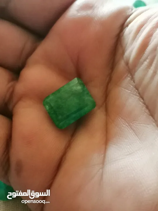 Emerelad زمرد اخضر طبيعي اصلي زامبيا سعر القيراط 100دولار.. طبيعي اصلي غير مسخن ولا معالج.  تحفه روع