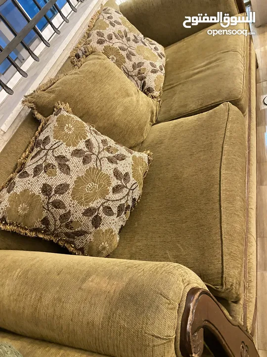 طقم كنب (ثنائية وثلاثية) بحالة جيدة جداً