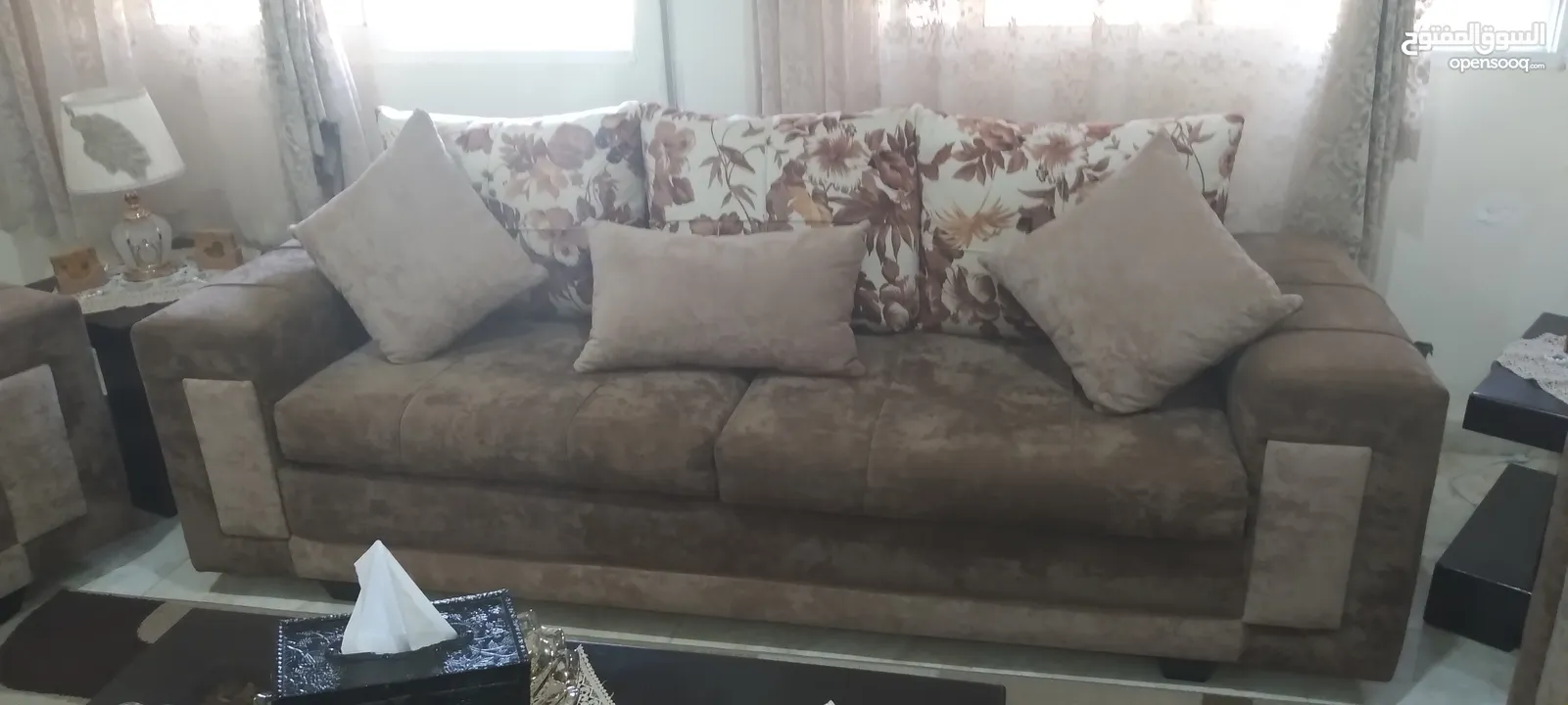 طقم كنب 7 مقاعد تفصيل  بحالة ممتازة  الموقع ابونصير ... ......