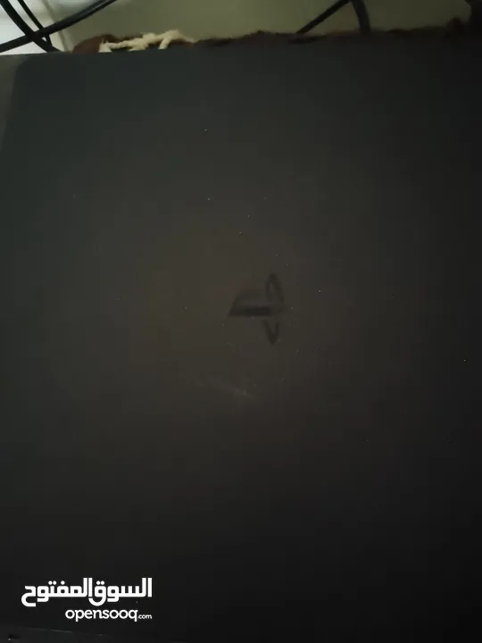 ...................... PS4 سليم 500GB + يد أصلية + يد.كوبي.- شبه جديد