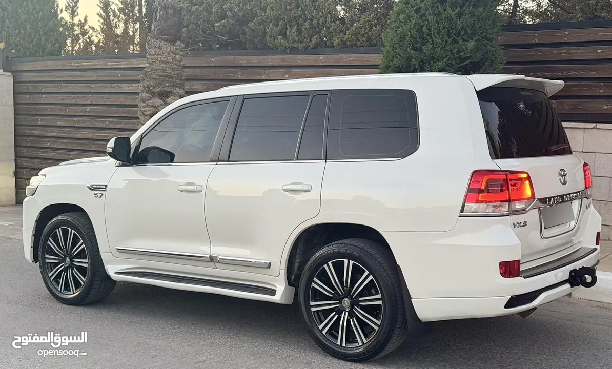 Toyota Land Cruiser 2016 Gx-r 5700CC V8 بحالة الوكالة الفحص: 7 جيد بدون ملاحظات