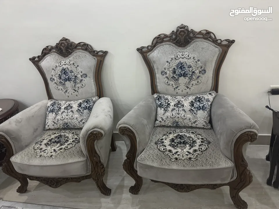 كنب أنيق لغرفة الجلوس بتصميم عصري – 7 مقاعد