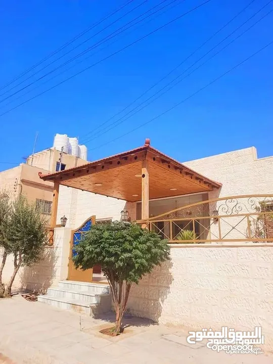 تركيب جميع انواع القرميد  تفصيل ابواب وحمايات ودربزنات  تركيب مظلات وبرقلات   صيانه عامه