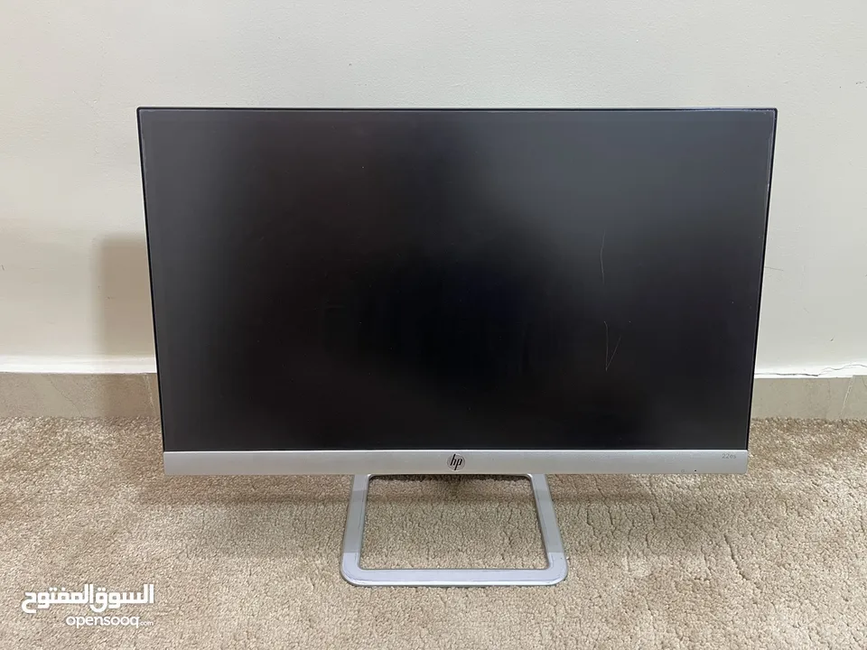 شاشة نظيفة hp 21.5 inch 22es لاتعمل بسبب تعرضها للماءمع الشاحن بالرغم من انها كانت ممتازة .