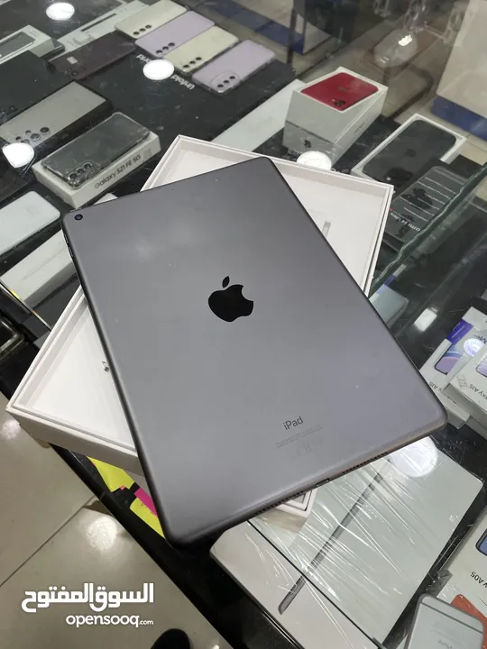 iPad 8 32  بحالة ممتازة بسعر مميز