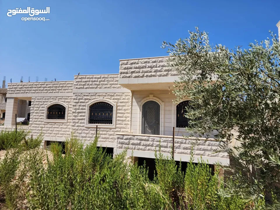 فلل للبيع في منطقة سردا