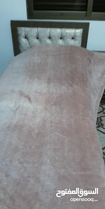 غرف نوم شبابيه ومجوزة..غرفتين نوم بحاله ممتازه تختين و3كمودينات وخزانه 6درف طابقين بحاله ممتازه