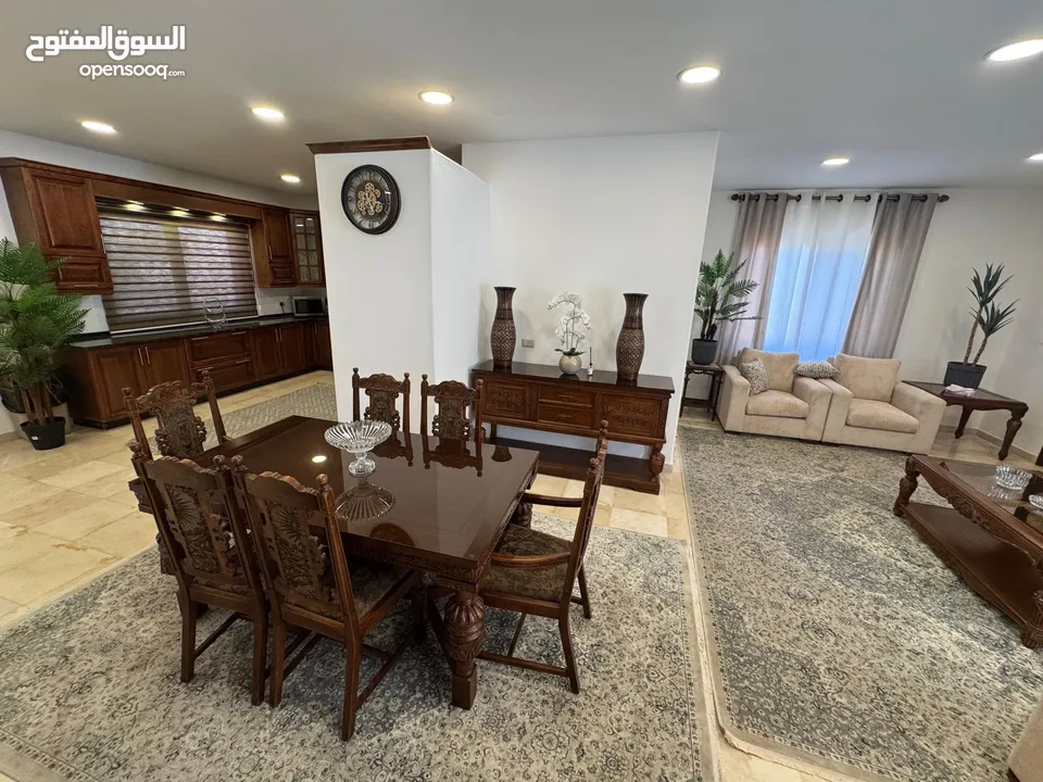 شقة مع روف 4 غرف فندقية مفروشة ملوكي للإيجار    السعر لليوم •اقل مدة اسبوع•