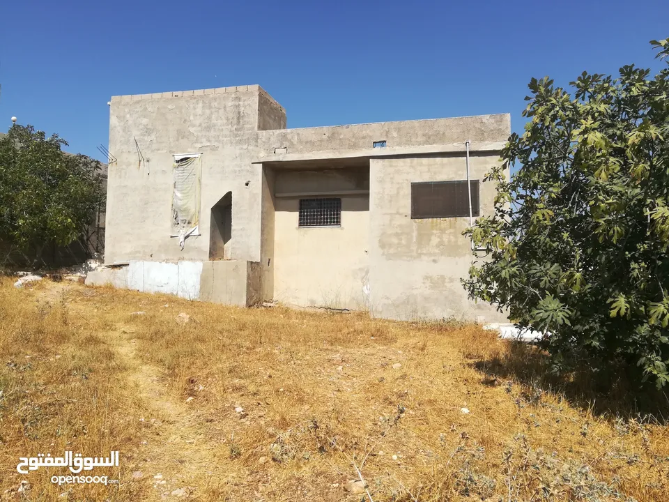 بيت مستقل 156م على قطعة أرض مفروزة (4 حدايد) 710م للبيع في ارحابا/اربد