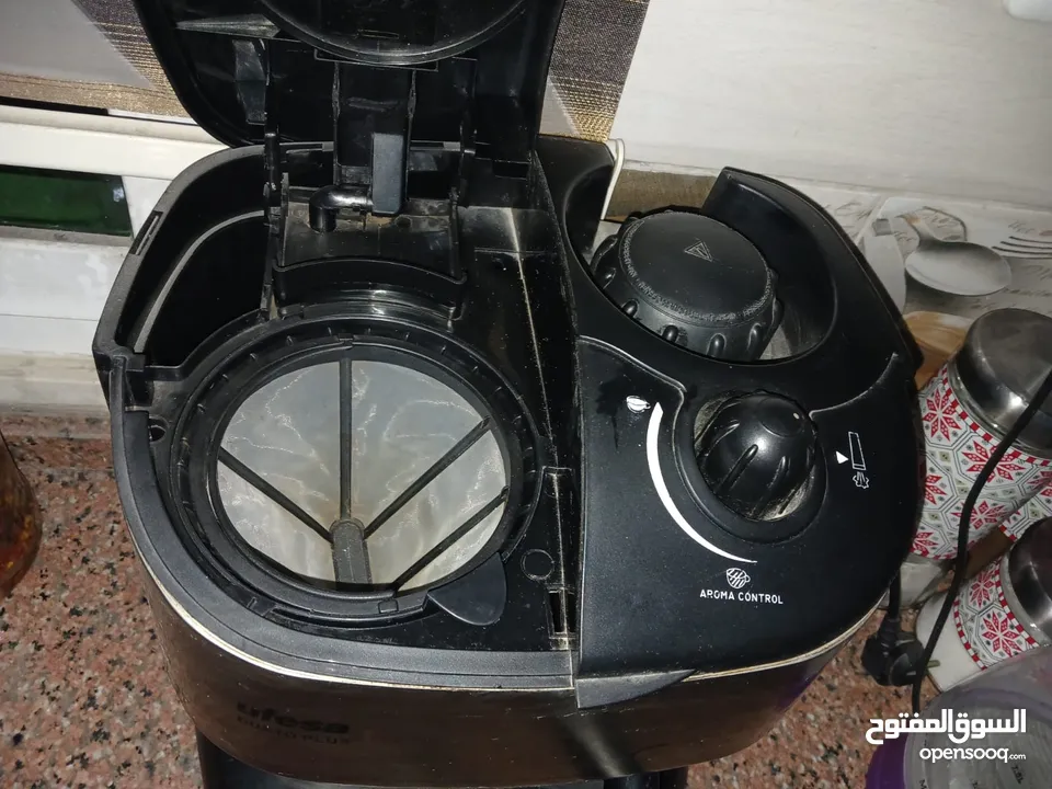 ماكينة اسبريسو إيطالية للبيع بحالة ممتازه جداا وكاله