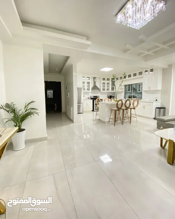 في أجمل مناطق الرابيه شقة أرضية للبيع 220م مع ترس 90م بسعر مغري / ref 9535