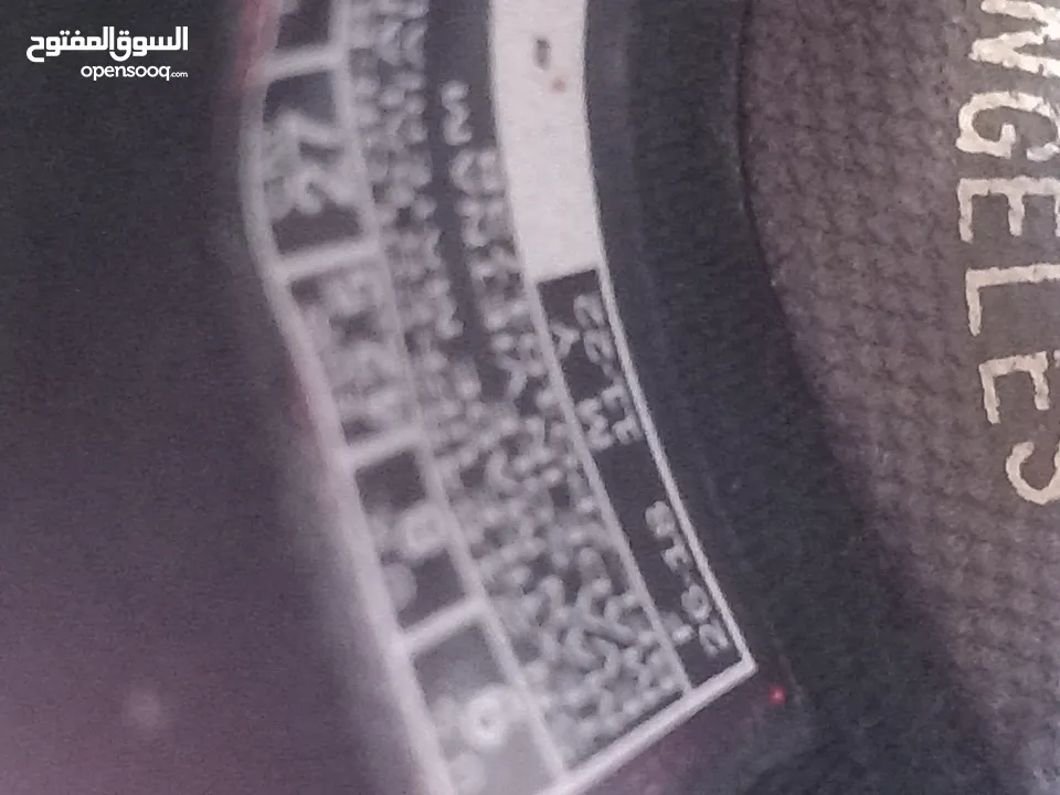 سكيتشر فيتنامي الصنع أصلي قياس 42 لون أسود