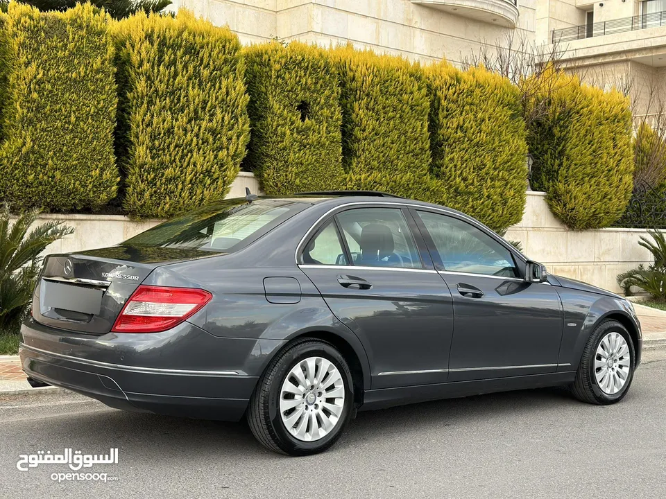 Mercedes C180 Elegance 2009 قاطعة مسافة 110 الف كم مالك اول فحص كامل