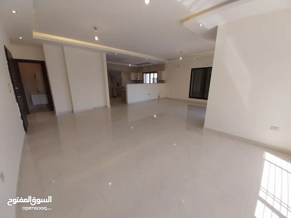 شقة غير مفروشة للإيجار ( Property 38686 ) سنوي فقط