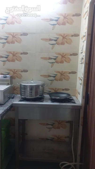 مشروع مطعم معجنات وبيتزا متكامل للبيع مع كافة المعدات الجديدة ورخصة مطعم شامل،بداعي العودة إلى سوريا