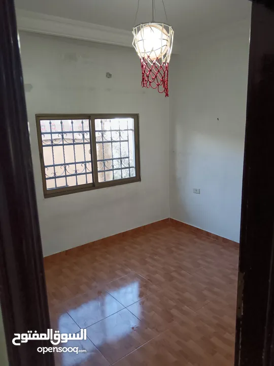 عمارة ثلاث طوابق للبيع في المنارة بسعر لقطة
