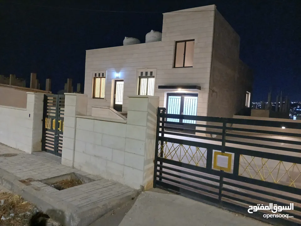 منزل دوبلكس ثلاث طوابق للبيع