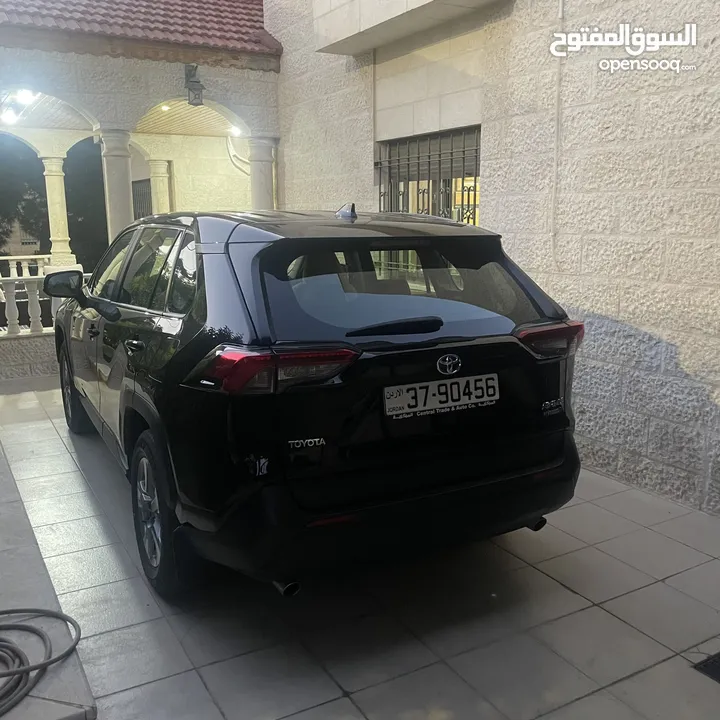 Toyota Rav4 model 2023  وارد الوكالة و ما زالت تحت الكفالة قطعت فقط 29 الف كيلو فحص كامل بلا حوادث