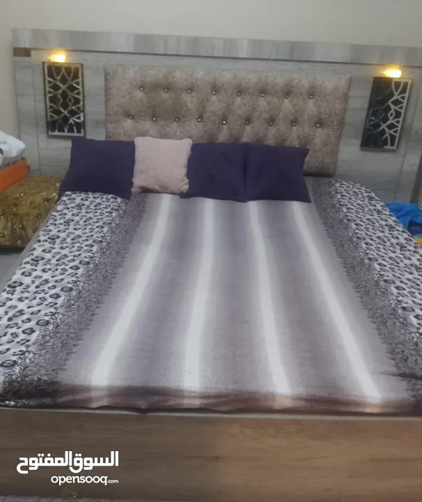 تخت مجوز بحالة الوكالة للبيع مع فرشة مستعمل