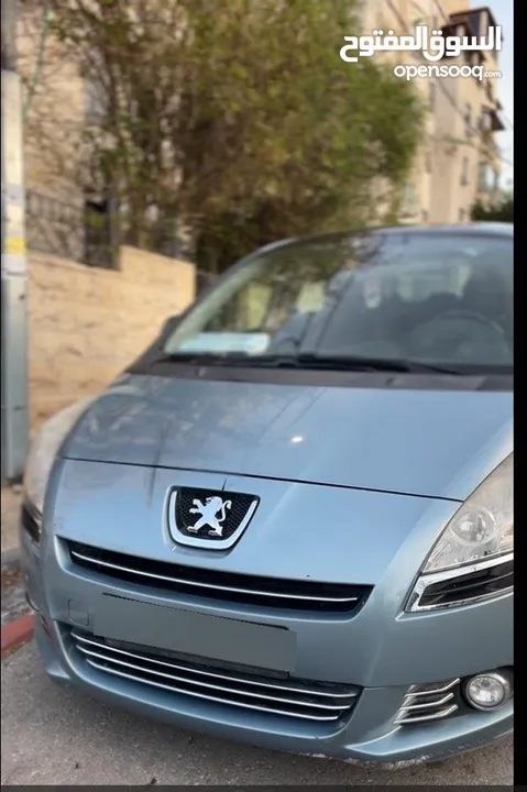 سيارة بيجو 5008