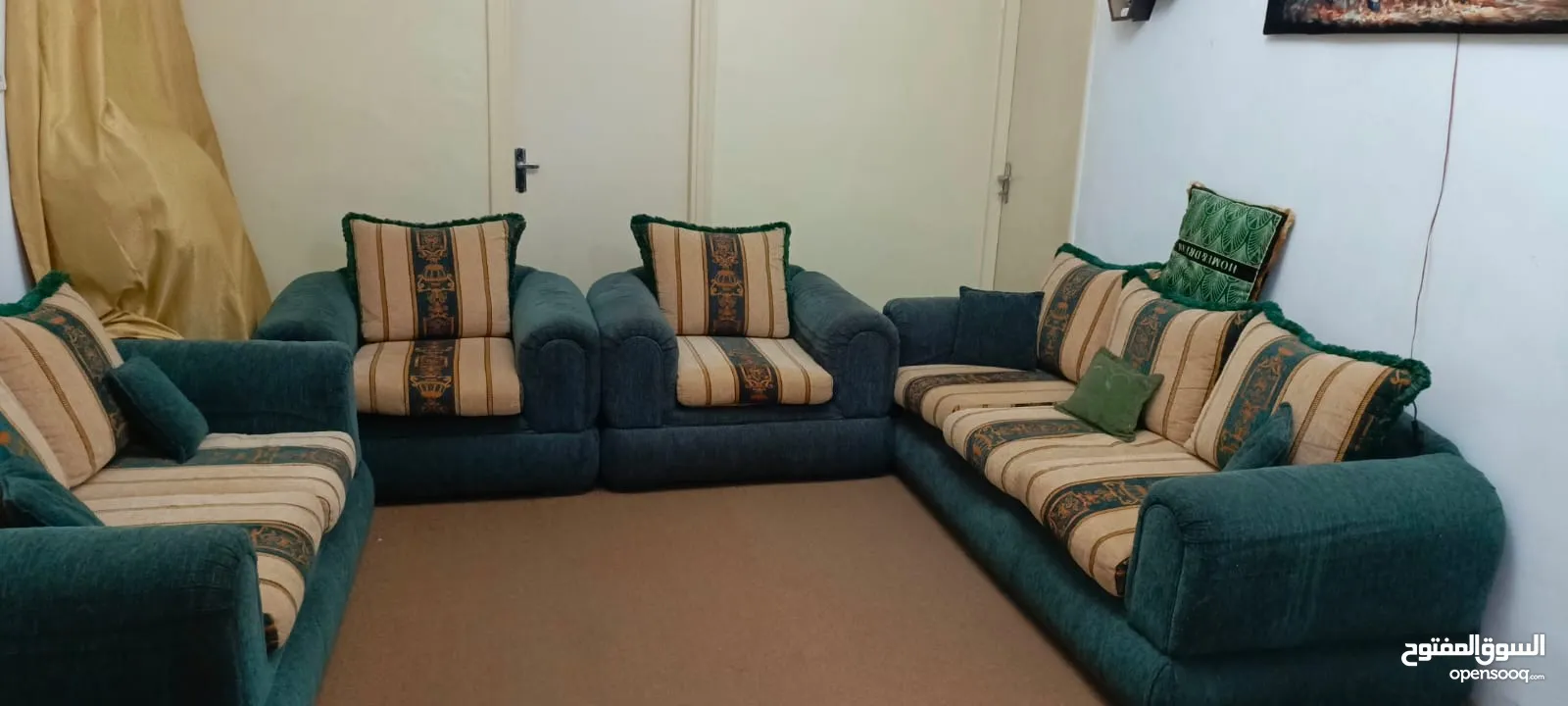 طقم كنب مخمل بحالة الوكالة
