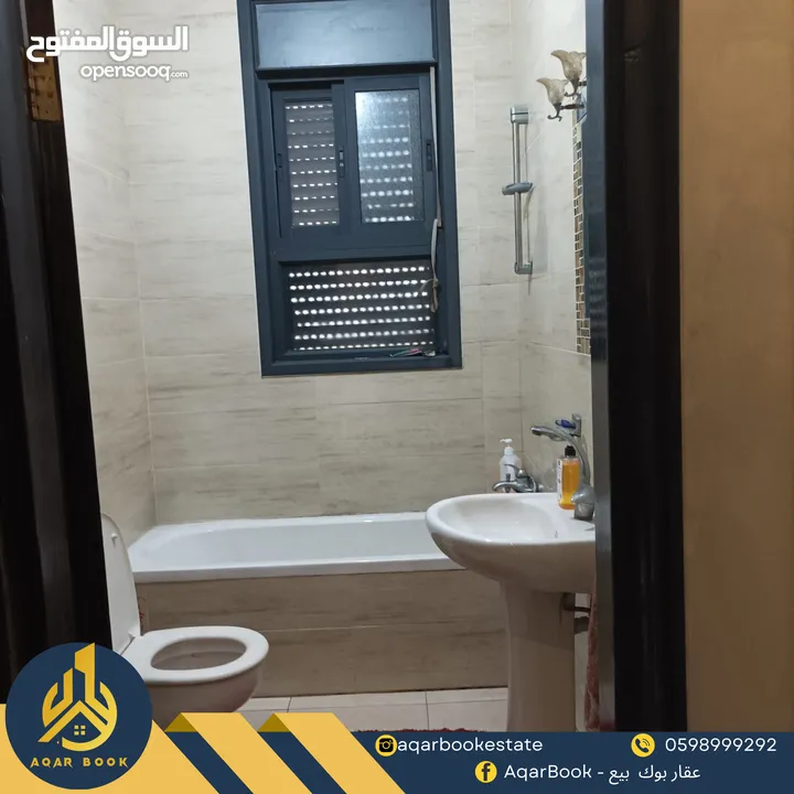 بيت مستقل مع مساحة خارجية للبيع  رافات - قرب صيدلية يامن