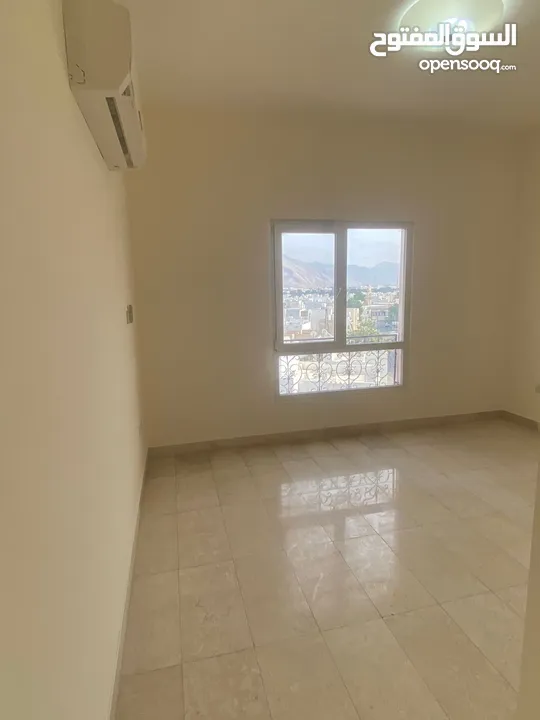 2 bhk غرفتين وصاله بالخوير مقابل زاخر مول