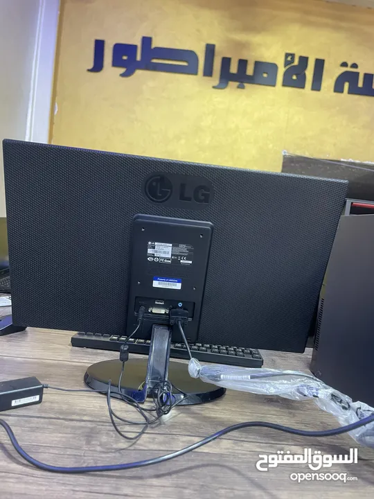 كمبيوتر لينوفو موصفات عاليه مع شاشة كبيره 22 انش Core i7 كامل مكمل
