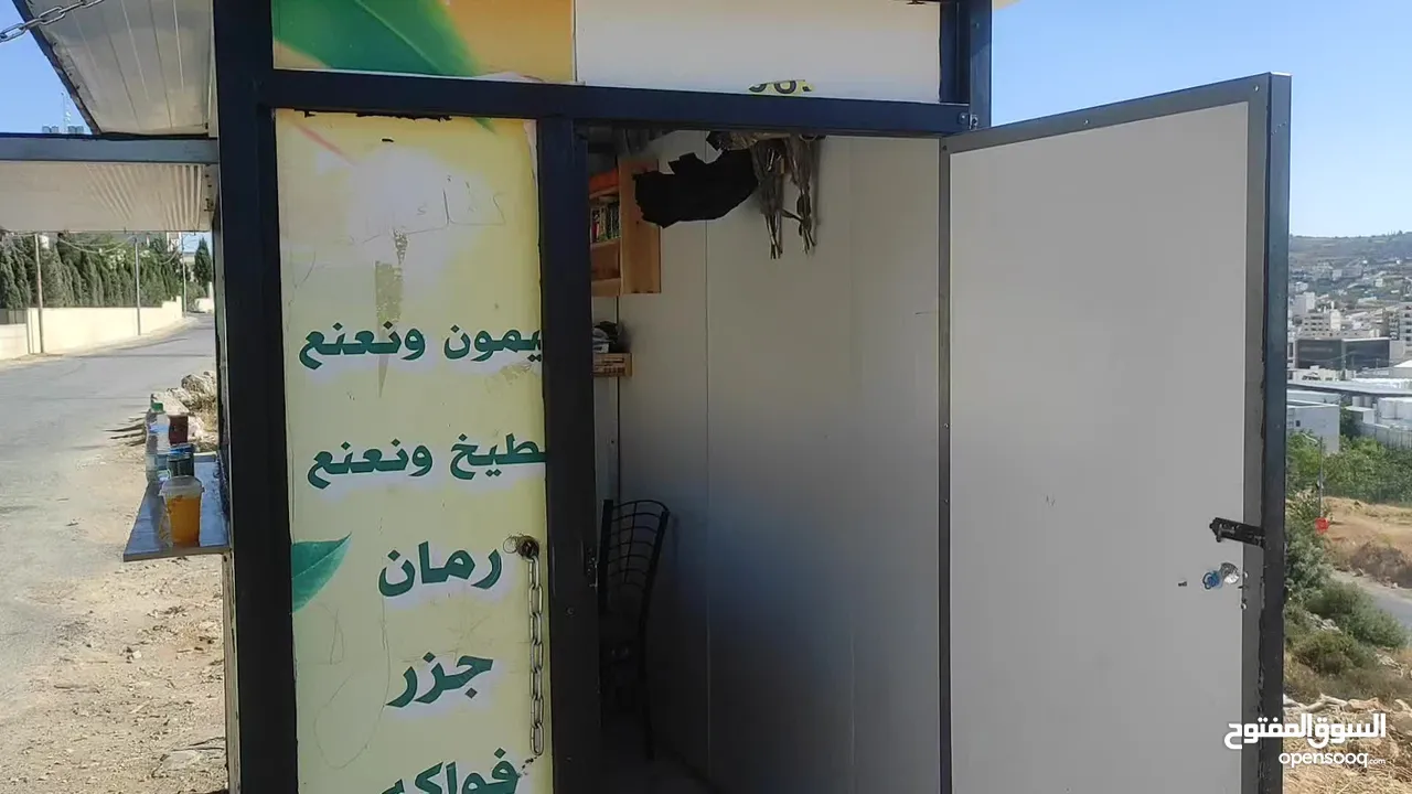 كشك للبيع وضع ممتاز جدا  جاهز للعمل  يمكن رفعه في ونش  مع غاز وعصارة برتقال