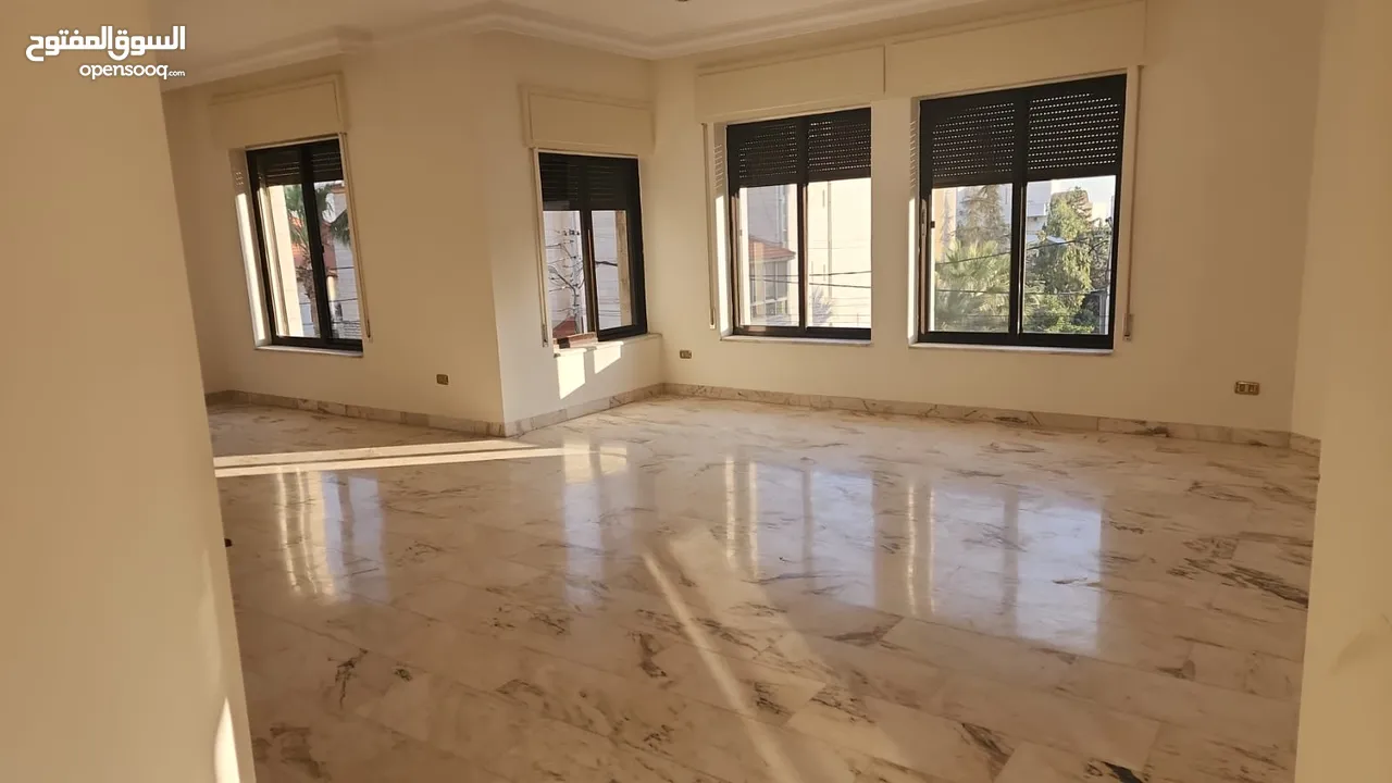 شقة مميزة ديلوكس طابقية للايجار Deluxe Apartment for Rent 7th circle حي سكني هاديء قرب نادي السيارات