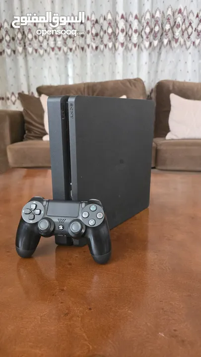 بلايستيشن 4 سليم للبيع قليل الاستخدام بحالة الجديد مع سيدين العاب PS4 Slim