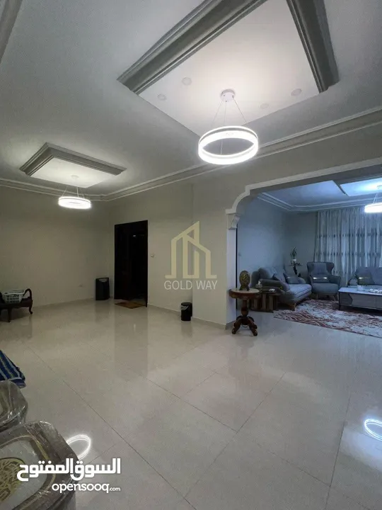 في موقع مميز في البنيات منزل فاخر للبيع من ثلاث طوابق بسعر مغري جدا / ref 9481
