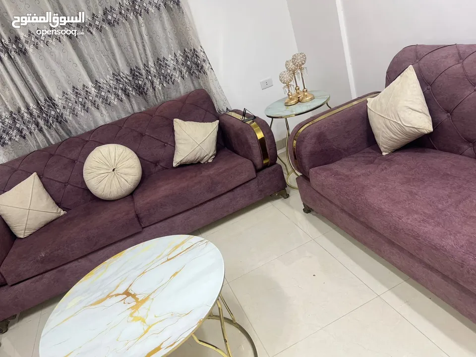 طقم كنب 7 مقاعد مع طاولات مع برداية وكالة