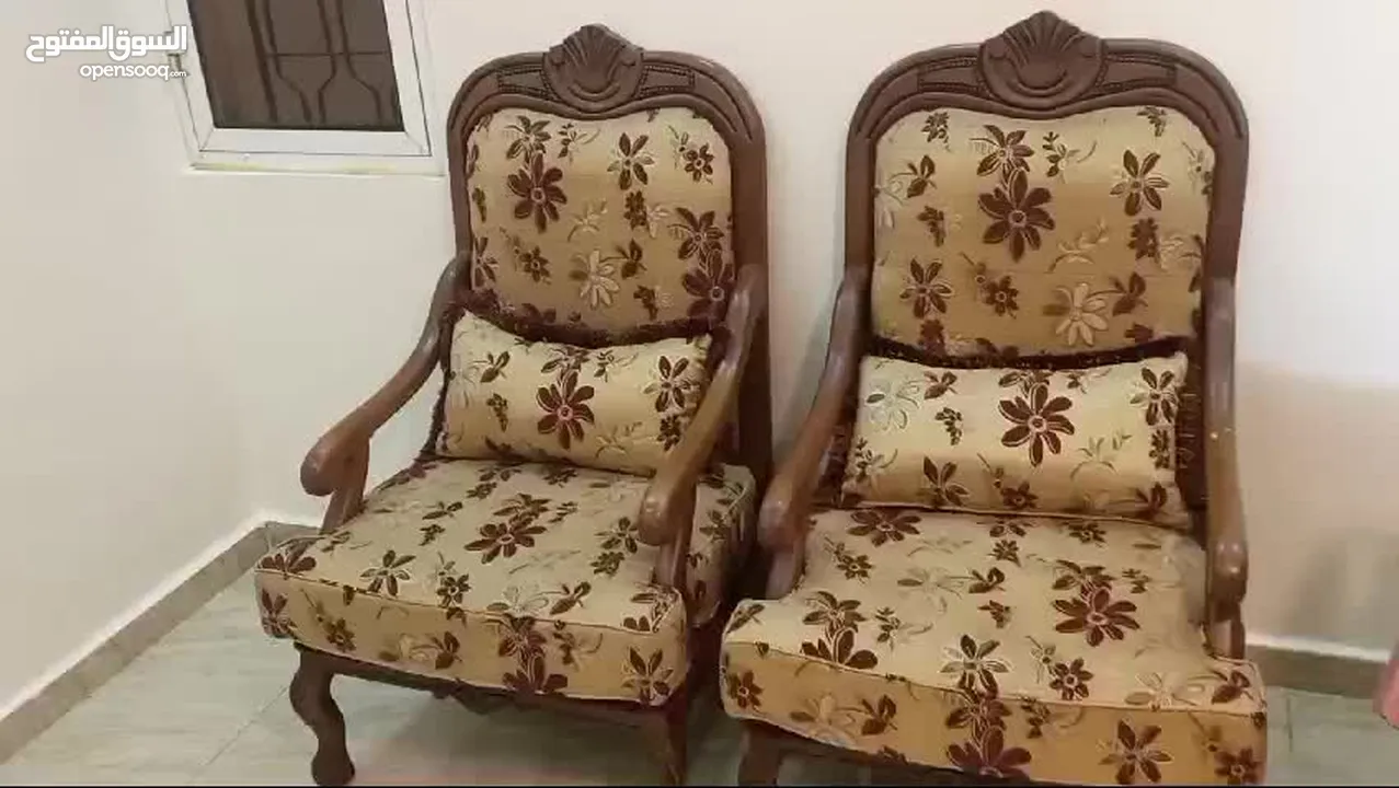 كنب ضيوف تفصيل خشب زان مستعمل بحالة شبه جديدة خامة ممتازة وتصميم فخم - مريح وألوان جميلة  - لا يفوتك