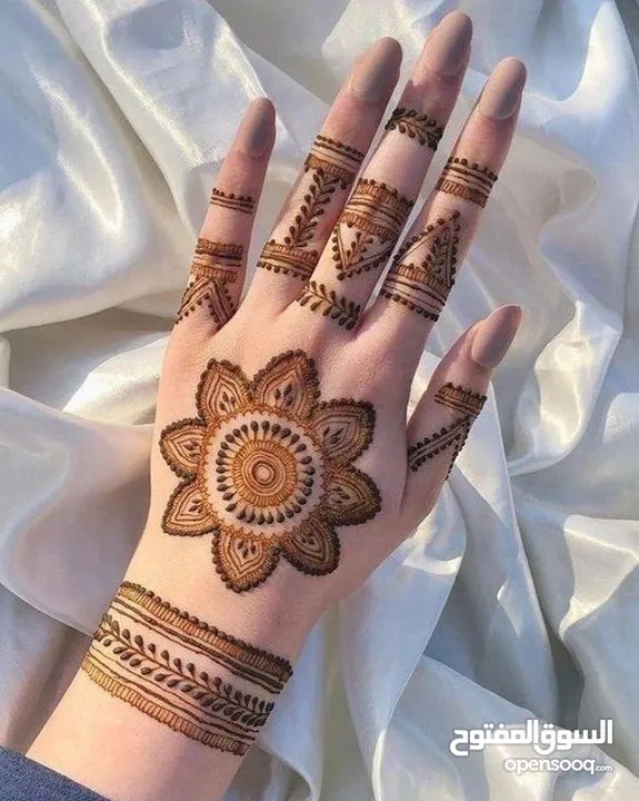 Henna Artist or Mehandi designs apply for Eid and all the parties and Occasions.