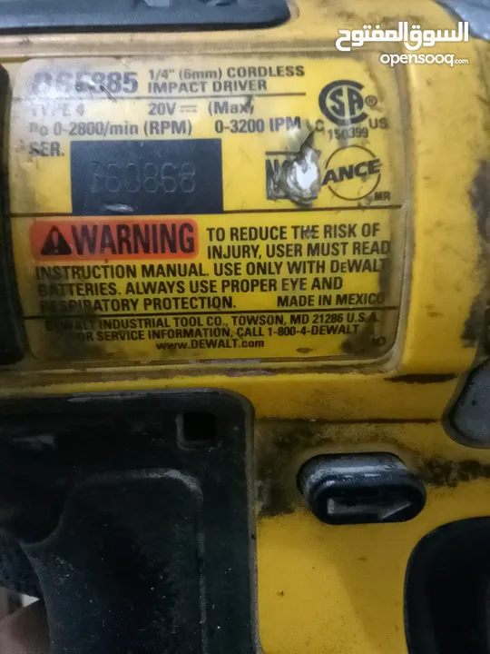 درلDEWALT مستعمل مع قاعدة الشحن