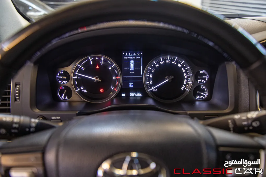 Toyota Land Cruiser 2020 Gx-r V8 Grand Touring   السيارة وارد الشركة