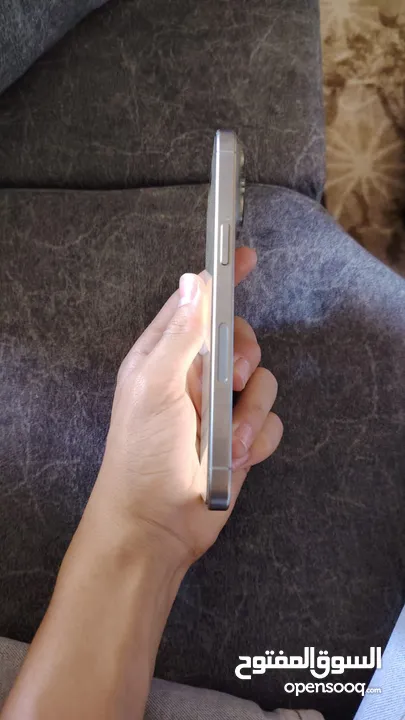أمريكي  15pro max جهاز من امريكا ولا خدش بطاريه 89 شريحه إلكترونيه فقط