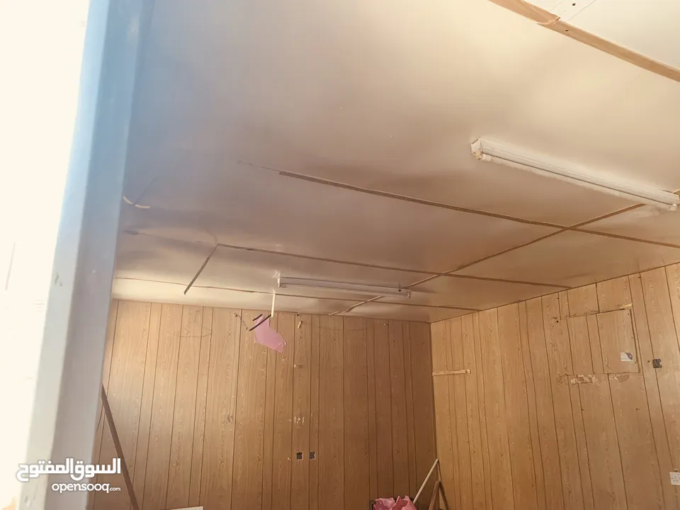 بركسات عدد 3 كل واحد له مقلس مستخدم نظيف