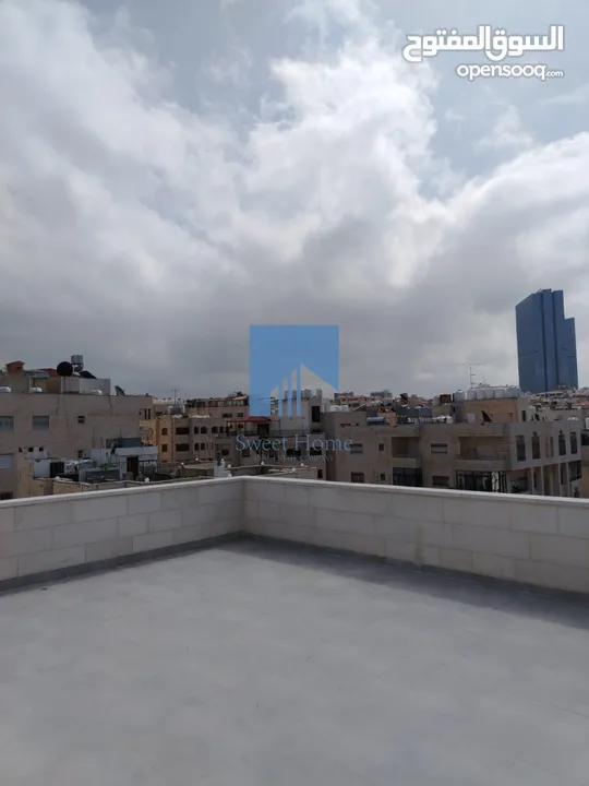 شقة  فاخرة للبيع في أم أذينة طابق ثالث 150م مع روف 125م دوبلكس تشطيب سوبر ديلوكس لم تسكن