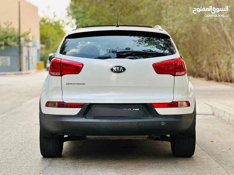 KIA SPORTAGE 2015 MODEL FULL OPTIOIN MODEL WITH PANORAMIC SUNROOF AND WELL-MAINATIANED CAR
