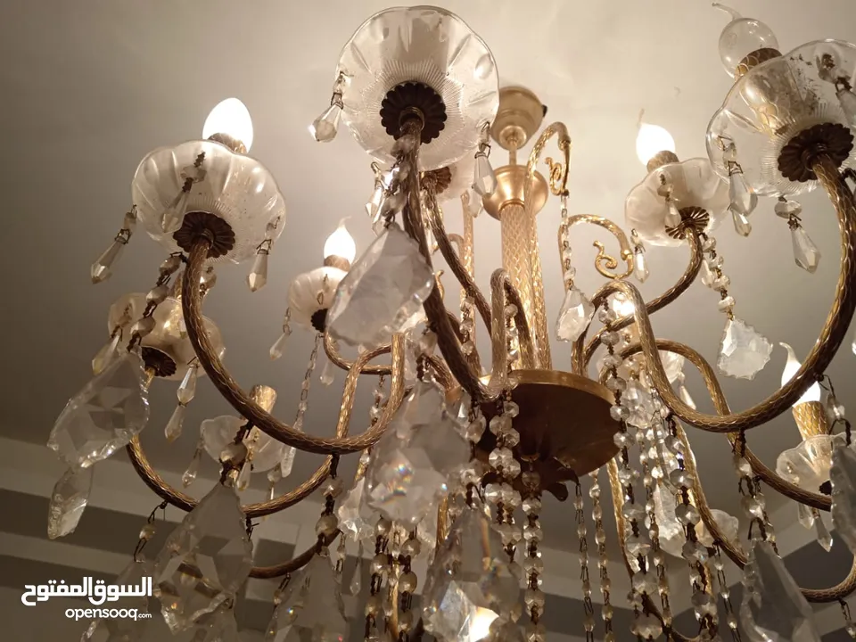 ثريات>مراية>طربيزات>لوحات>تحف وغيرها بحالة ممتازة